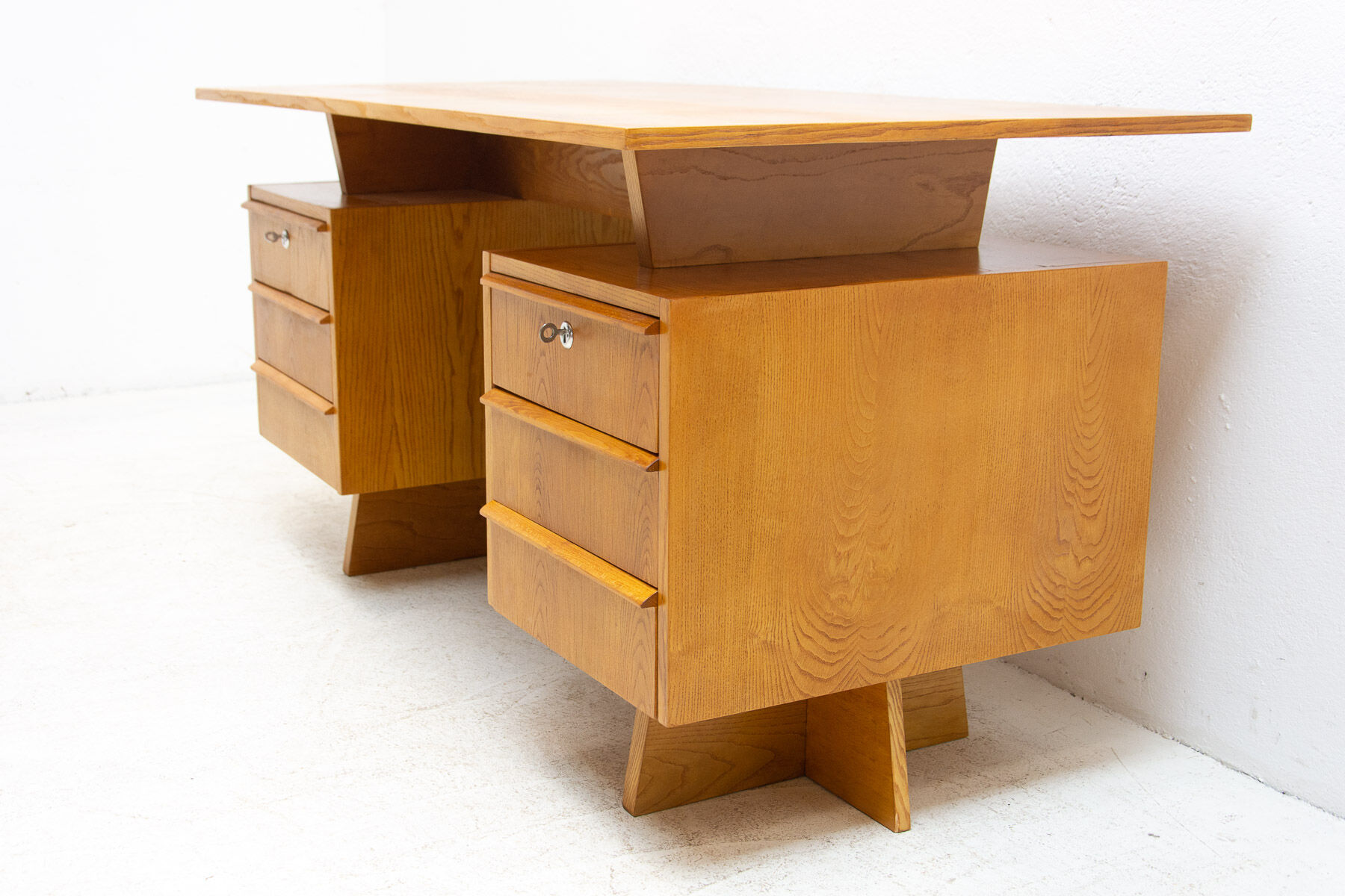 Bureau en bois de hêtre du milieu du siècle, années 1970, Tchécoslovaquie