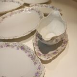 Table service 31 pieces in porcelain. Floral polychrome pattern