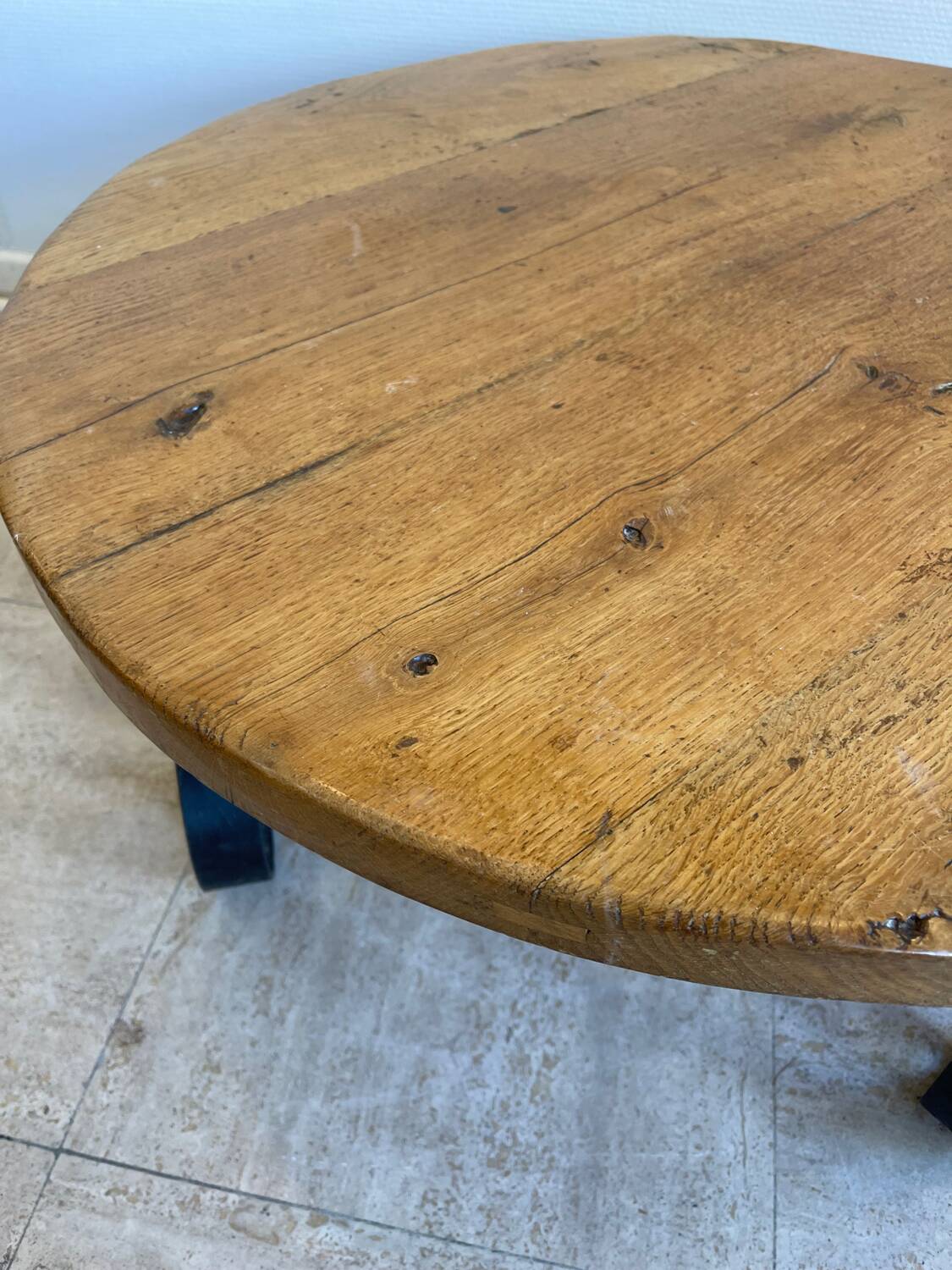 Round coffee table in wood and wrought iron – Rustic 1970s style