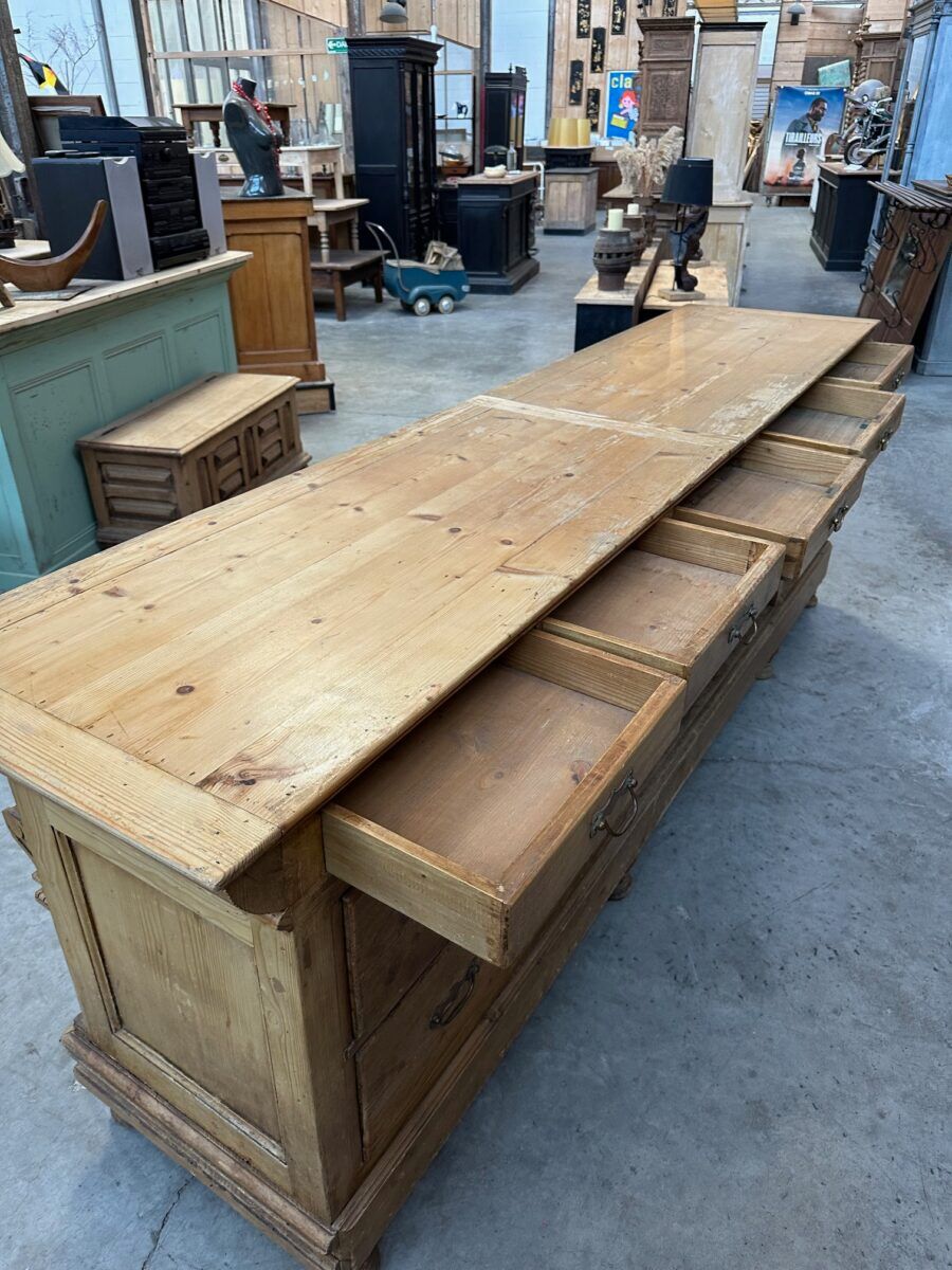 Old fir counter