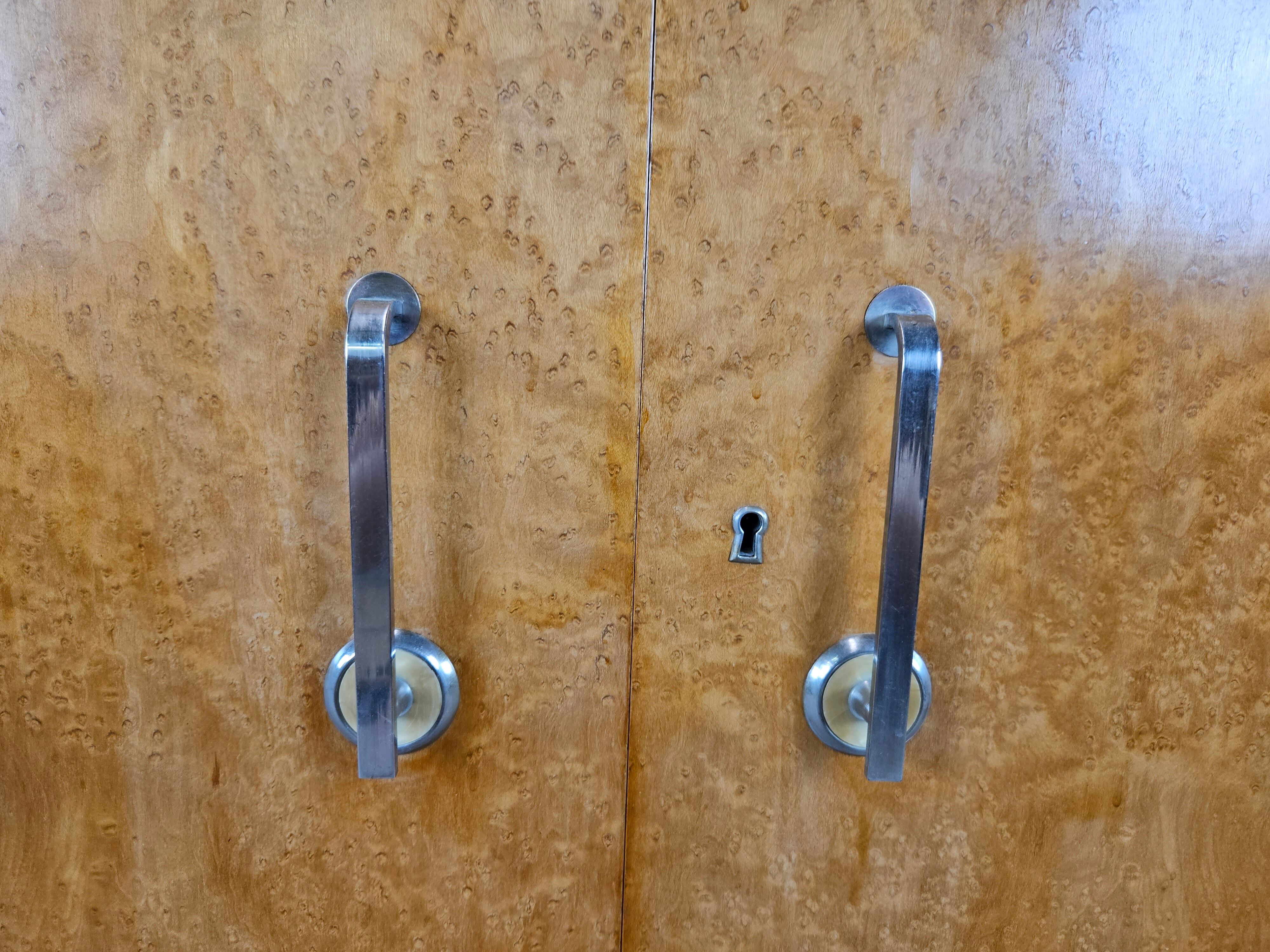 Art decò sideboard in thuja and walnut