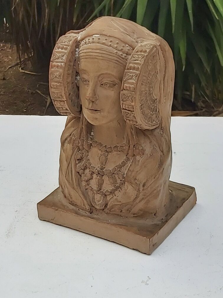 Bust terracotta woman