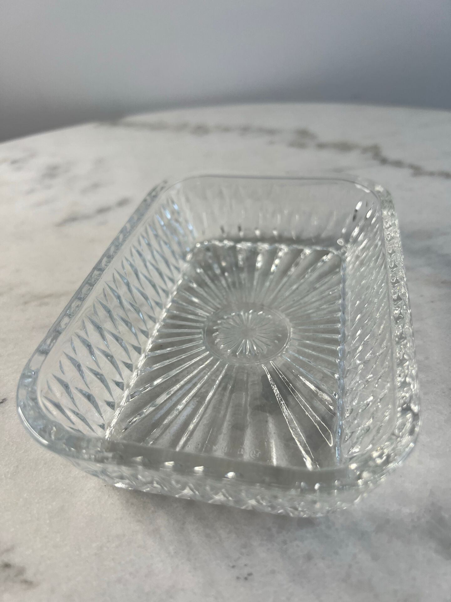 Coupelle rectangulaire en verre taillé 14,5x9,5cm