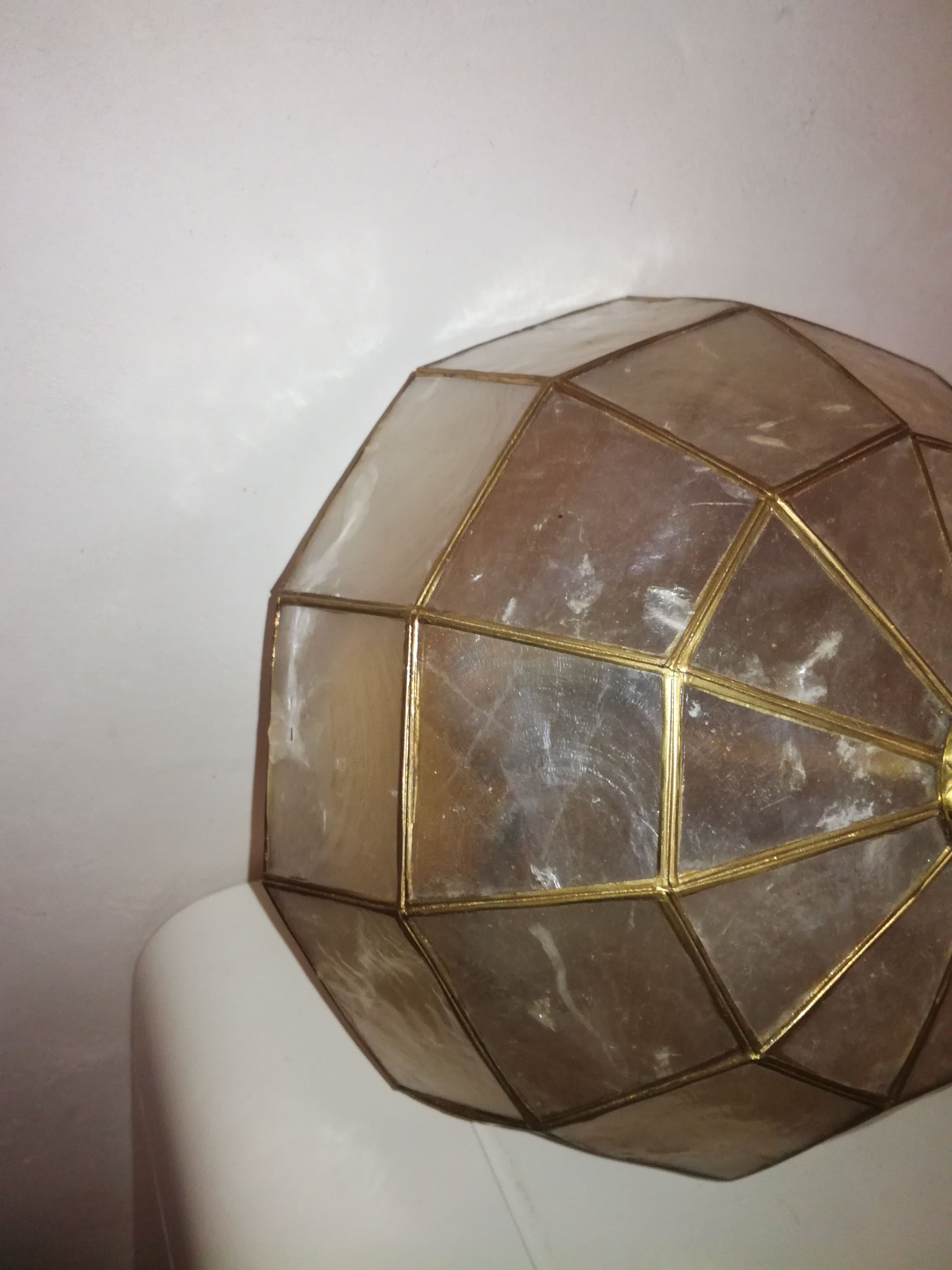 Mother-of-pearl wall lamp