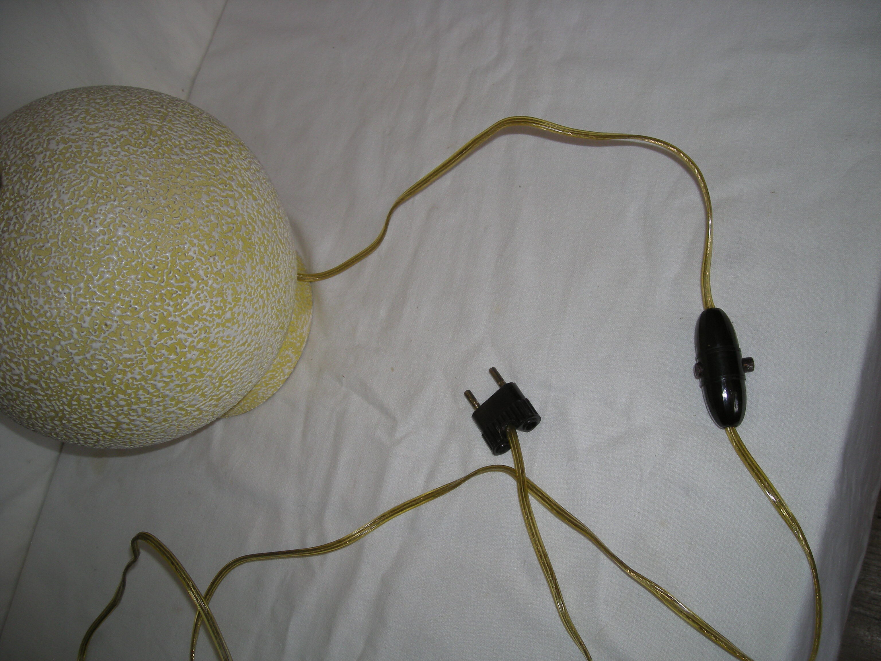 Cracked lamp base from the 30s