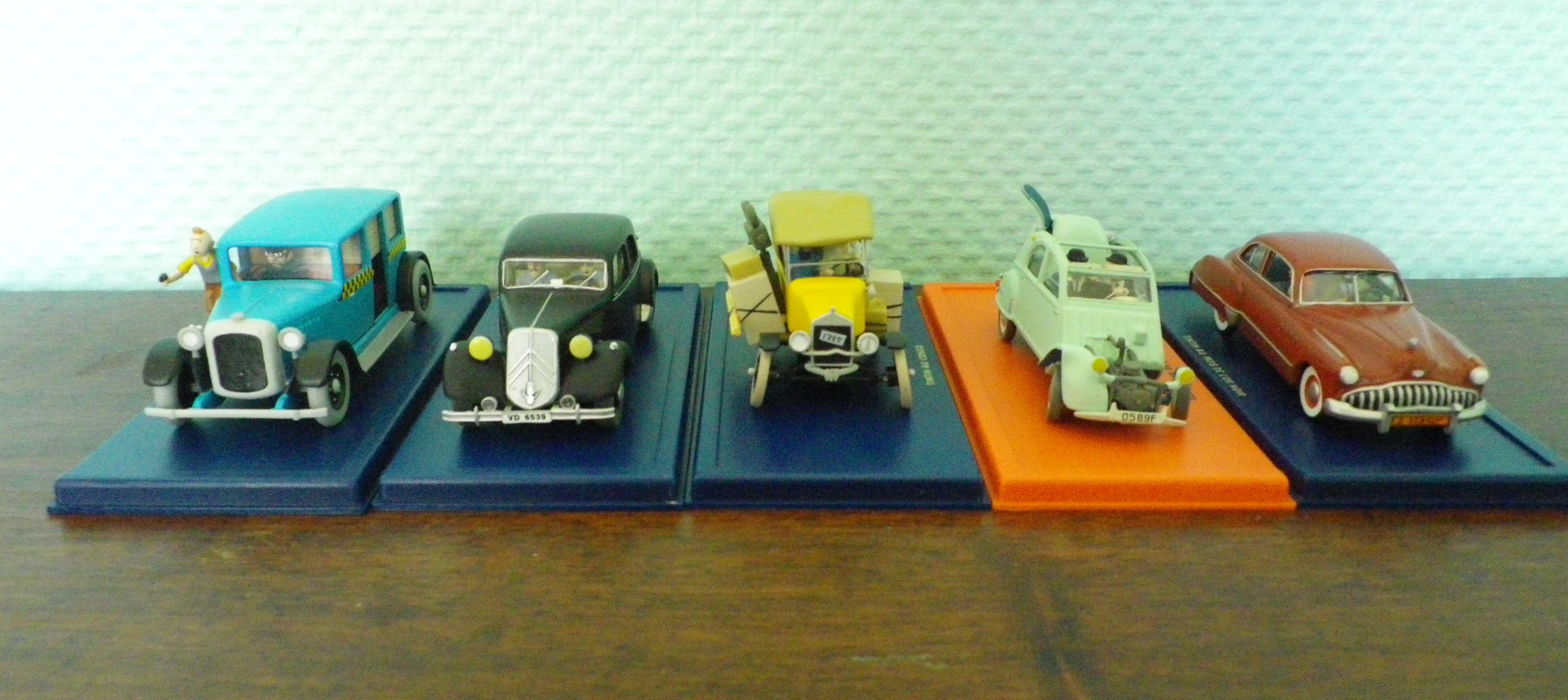 Lot of 5 Tintin collection cars, 1/43rd, original cases