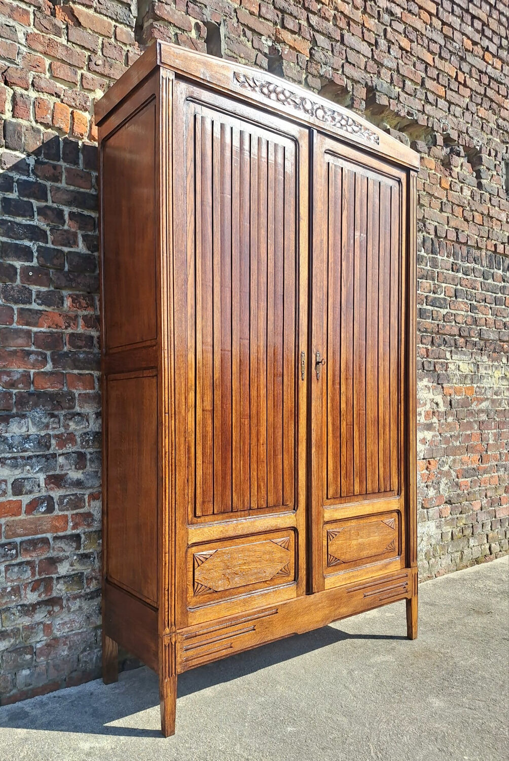 Armoire parisienne, meuble penderie art déco