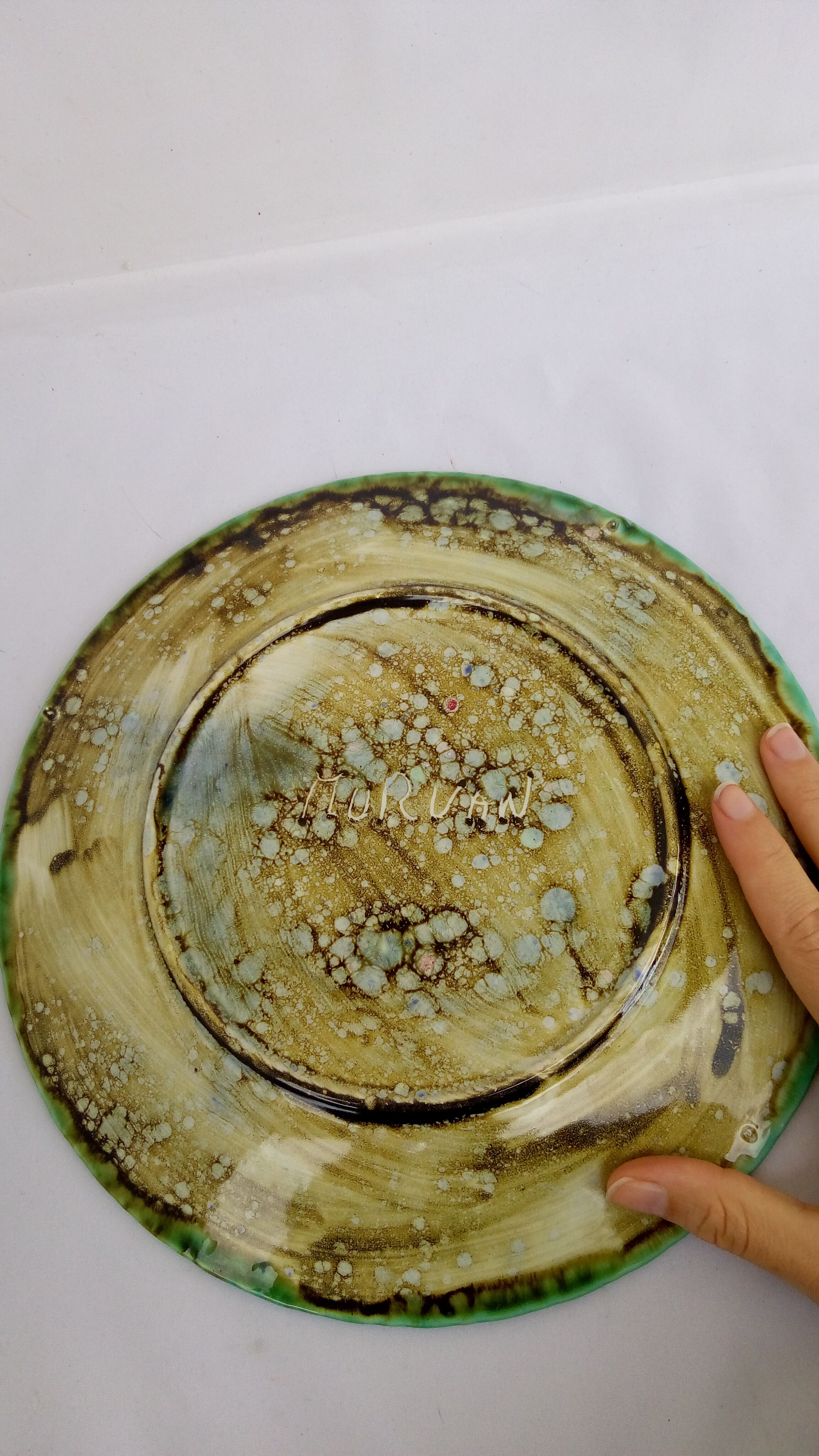 Assiette Morvan verte bleue et violette
