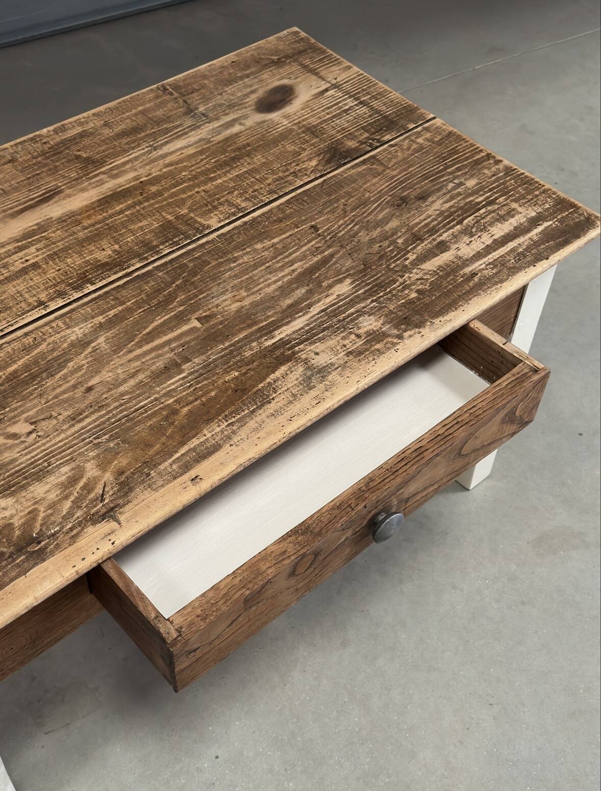 Table basse en bois avec tiroir