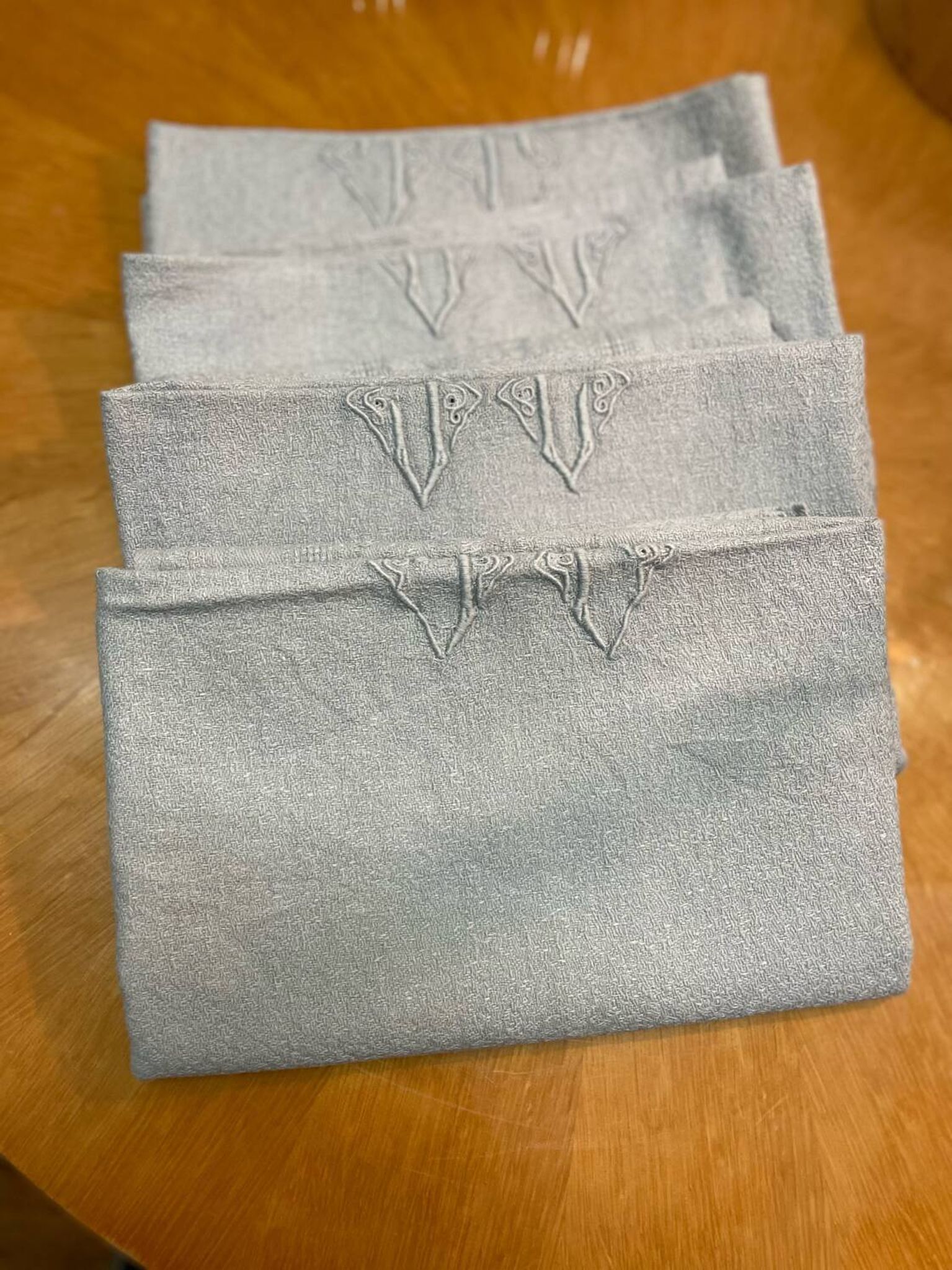 Lot de 4 serviettes anciennes grises monogrammes