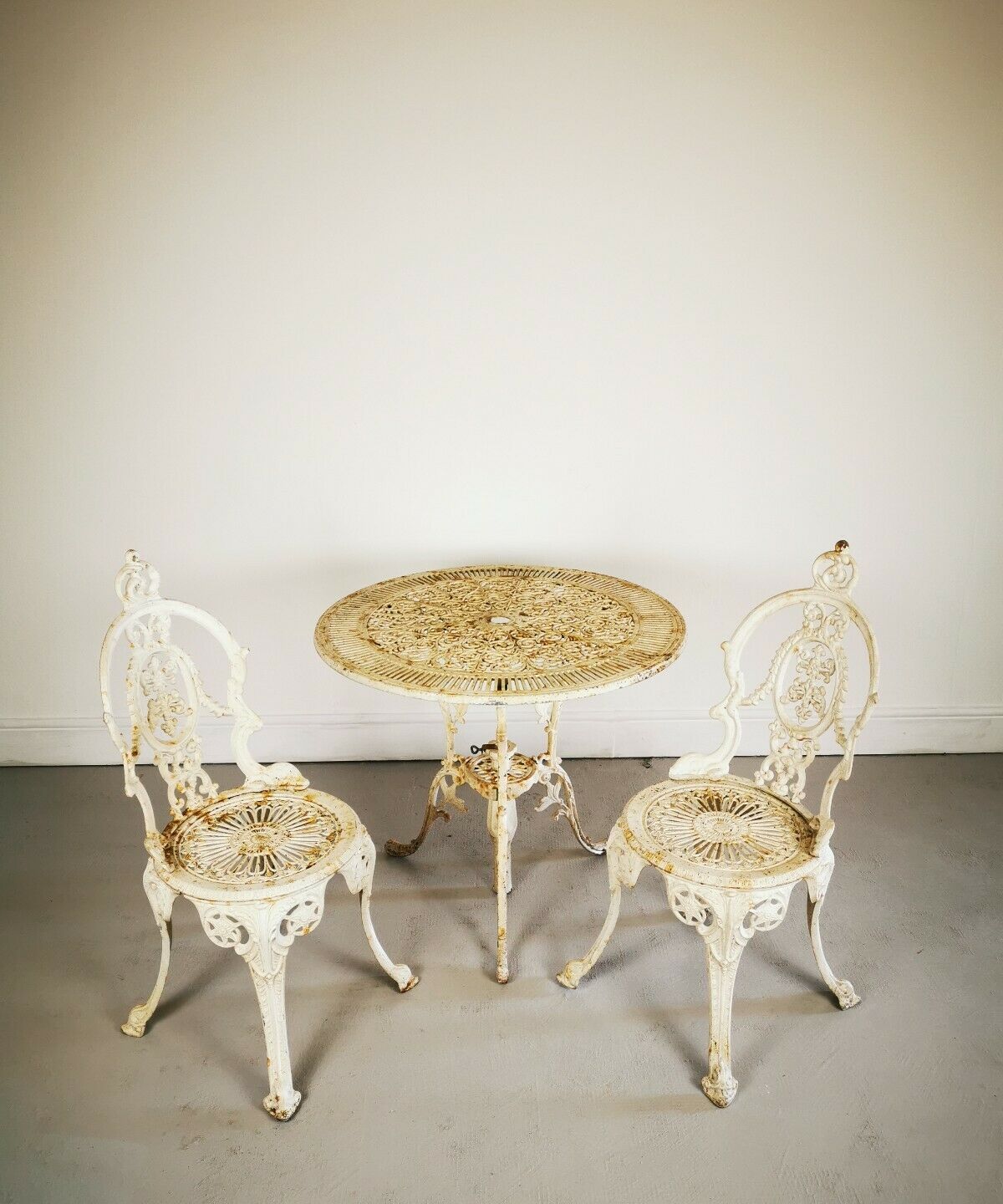 Vintage antique outdoor garden furniture cast metal table & 2 chairs