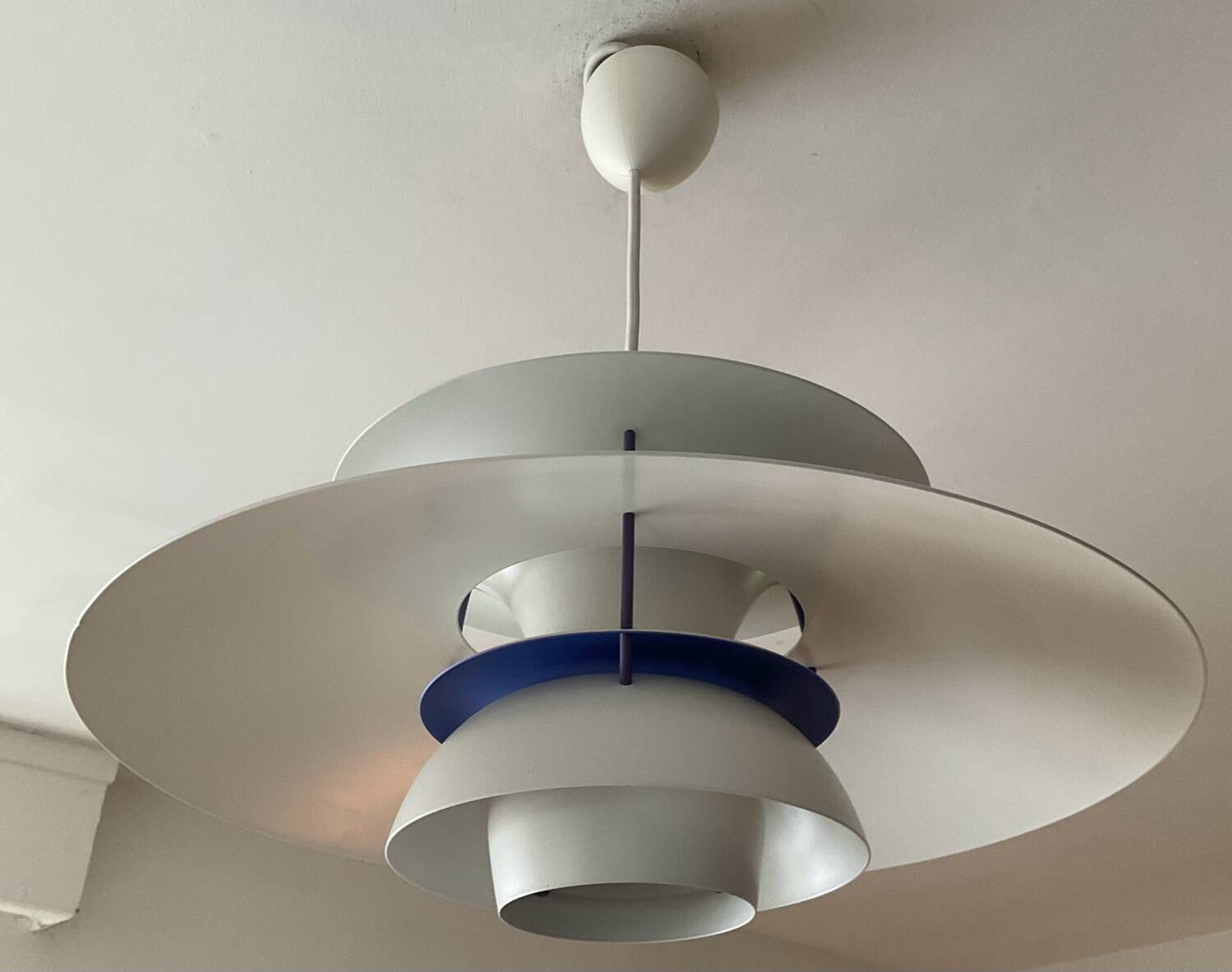 Suspension PH5 Louis Poulsen par Poul Henningsen