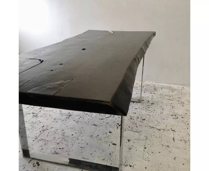 Table Brutaliste