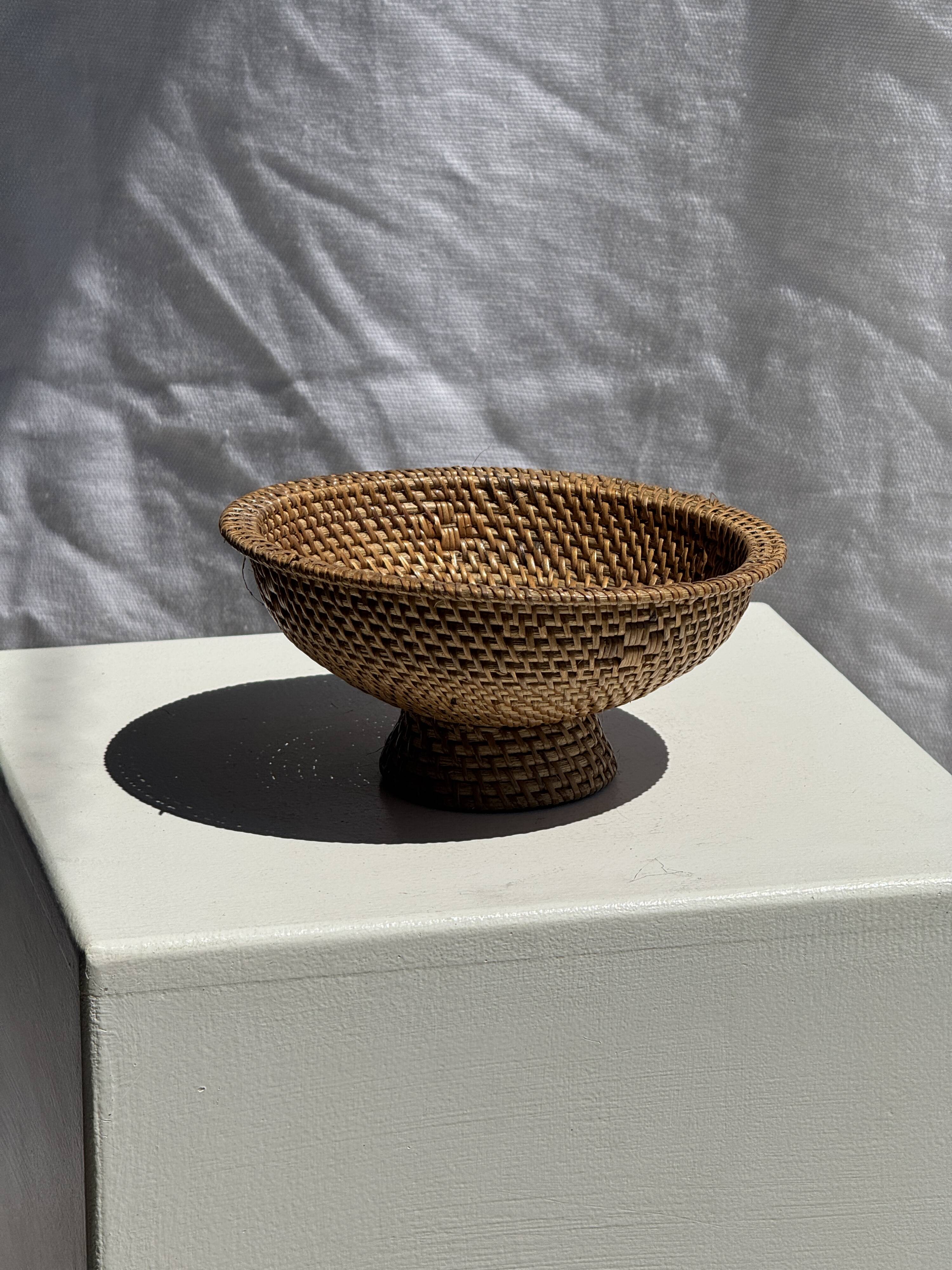 Small bowl on a pedestal made of woven Indonesian rattan D18 H9