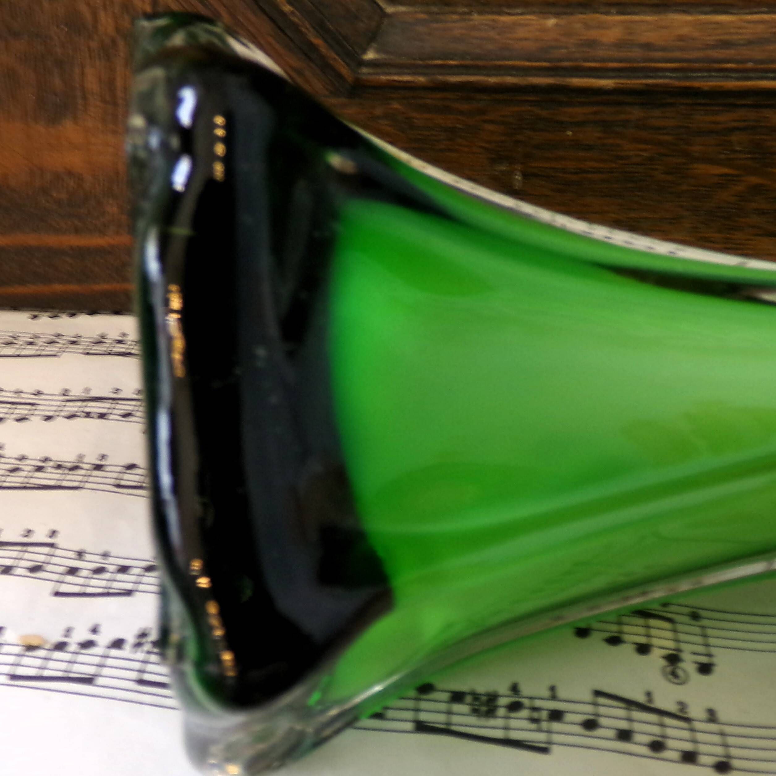 Vase solifleur en verre torsadé de Murano avec effet ombré vert à bleu pâle