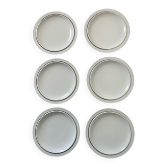 White and silver plates