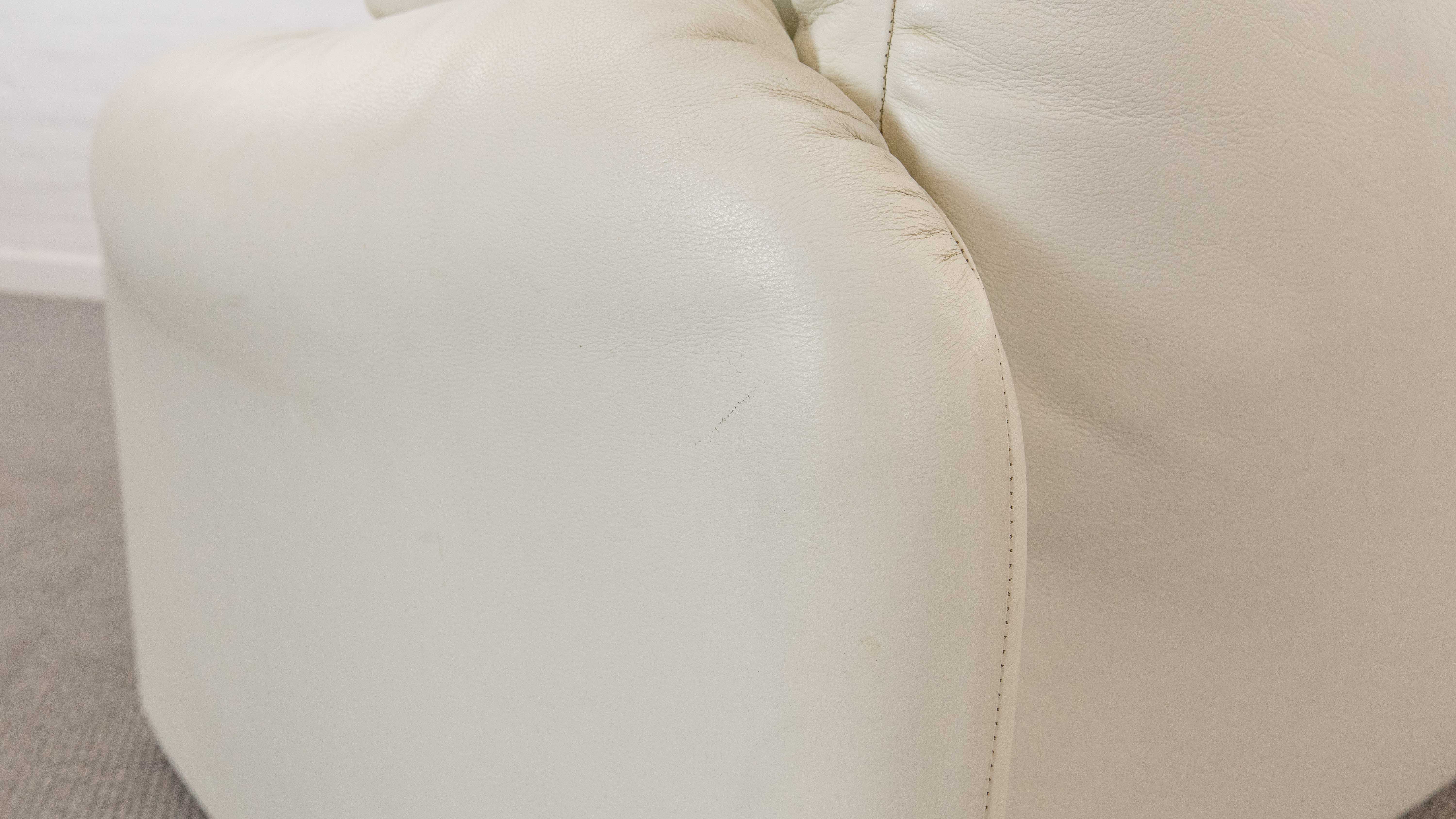 Maralunga 2-seater sofa in white leather by Vico Magistretti for Cassina