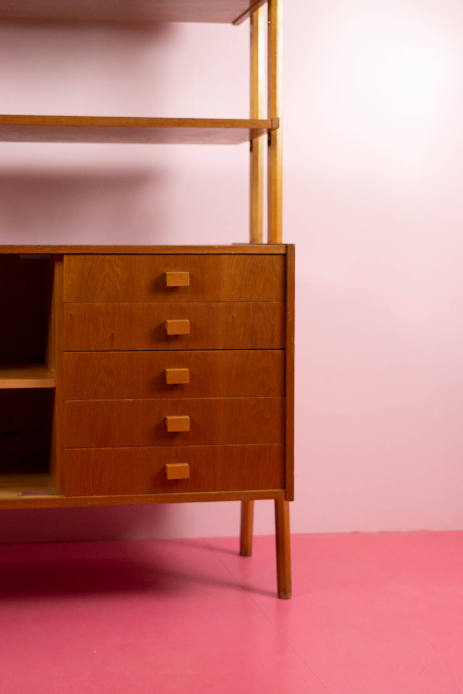 Vintage Mid Century wandkast door 'Jirak' voor 'Tatra'