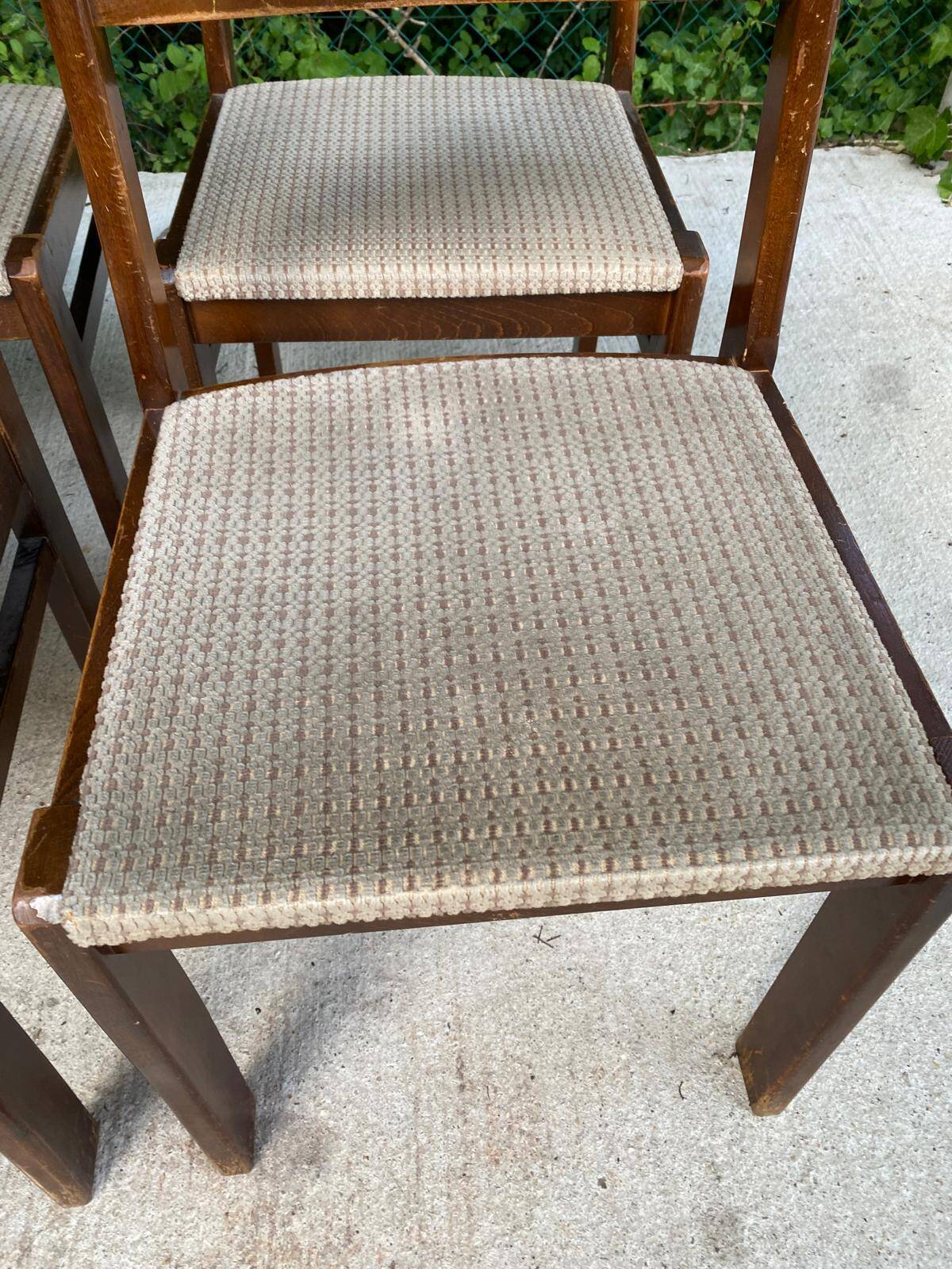 6 Scandinavian Baumann chairs in solid wood and beige fabric.