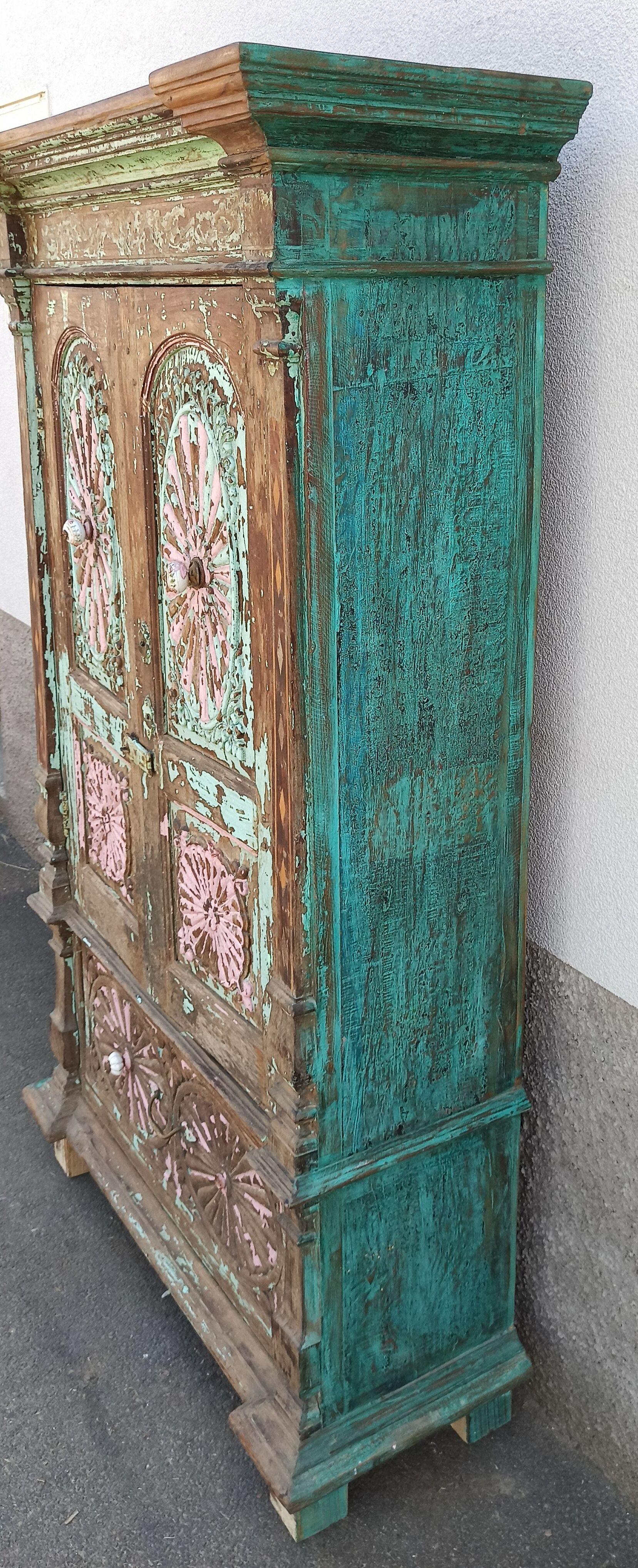 Old wooden cabinet - 2 doors and 1 drawer