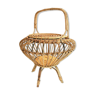 Rattan worker