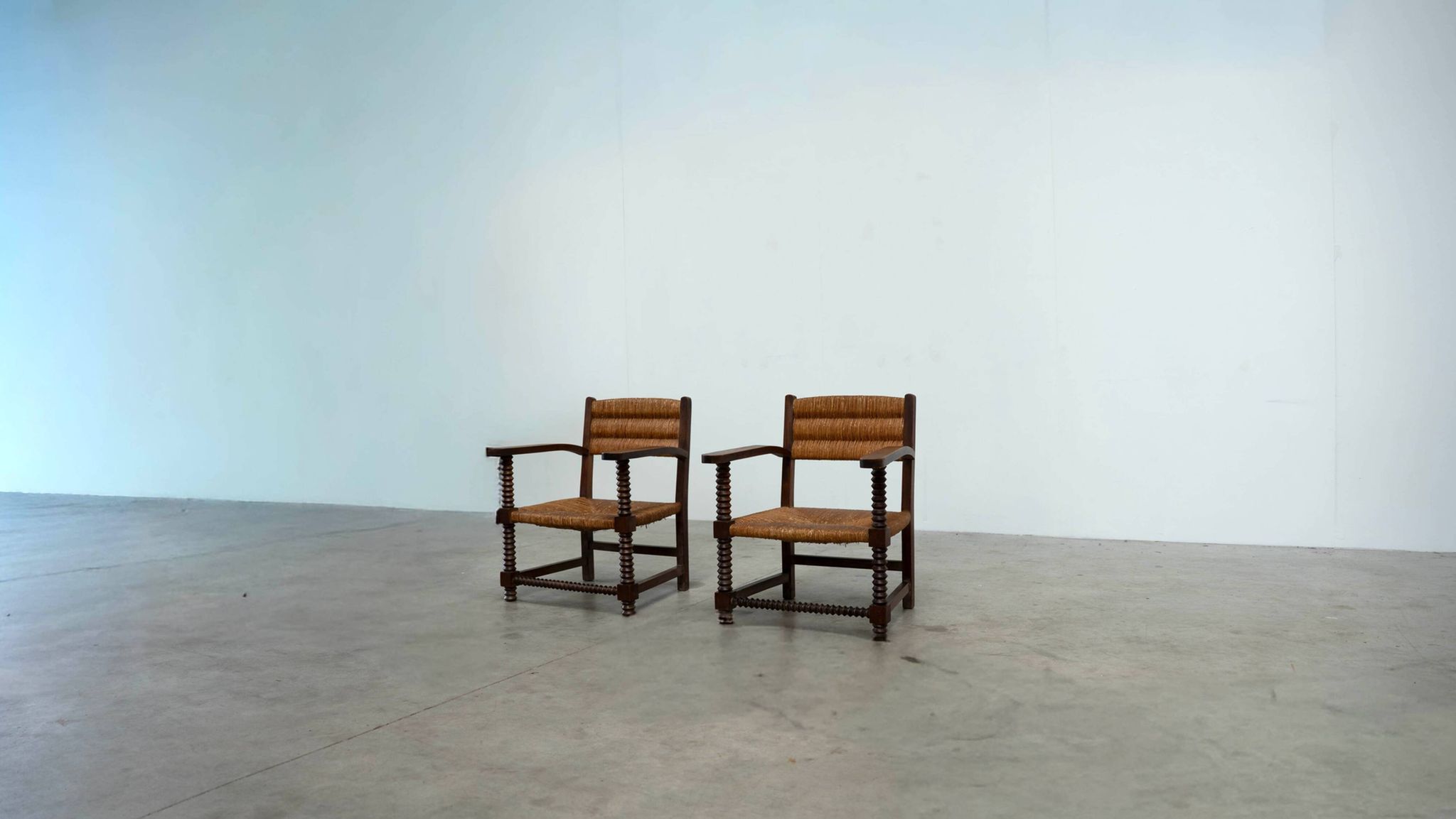 2 fauteuils dans le style de Charles Dudouyt