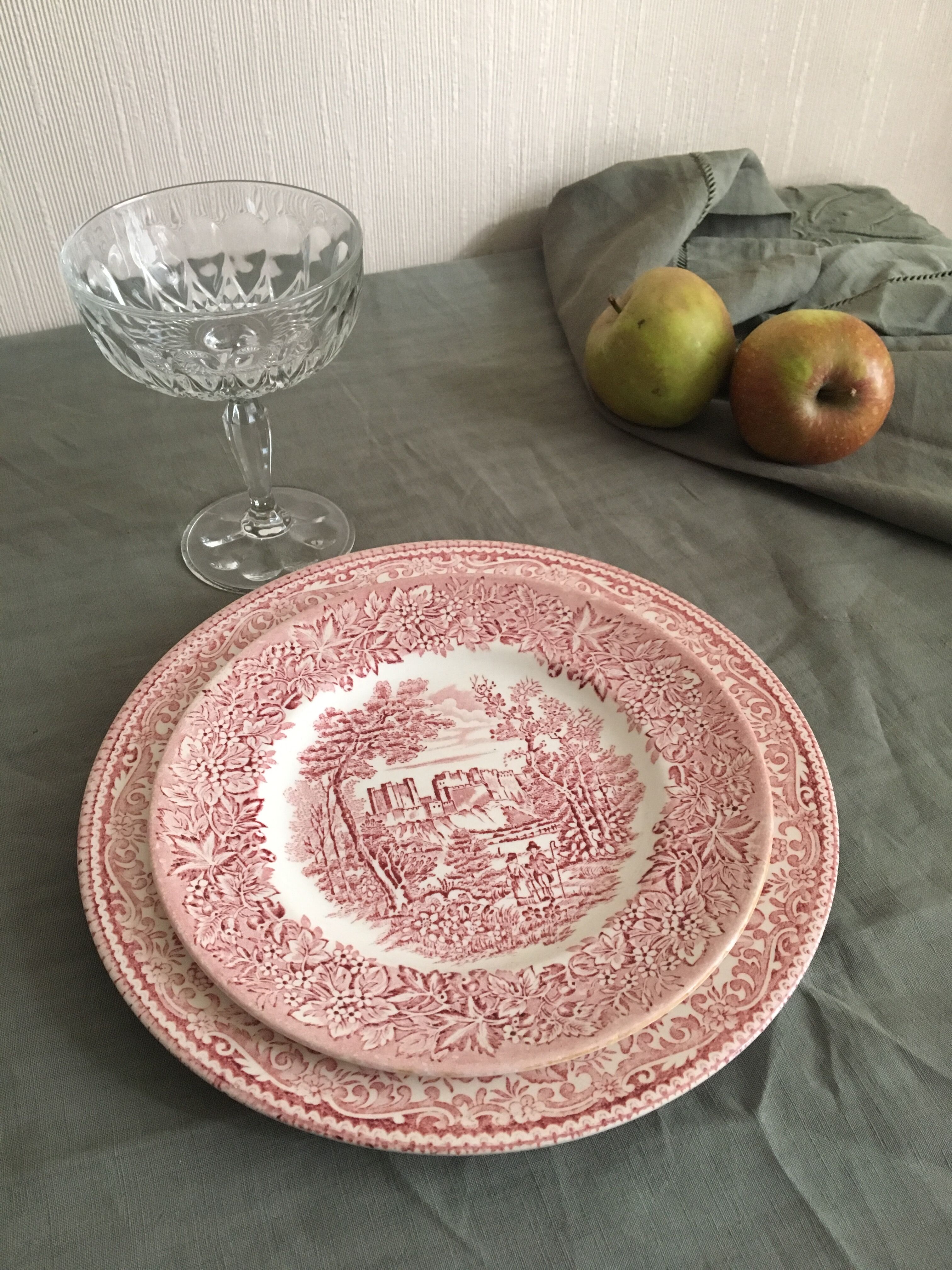 7 EIT England dessert plates