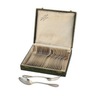 12-spooned box and 12 silver metal forks