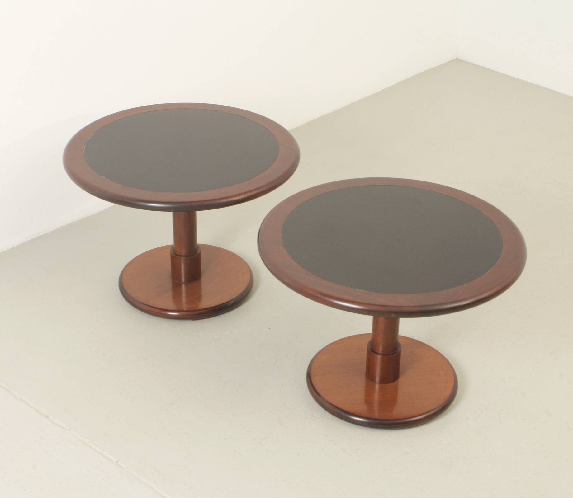Pair of side tables by Federico Correa and Alfonso Milá, 1961