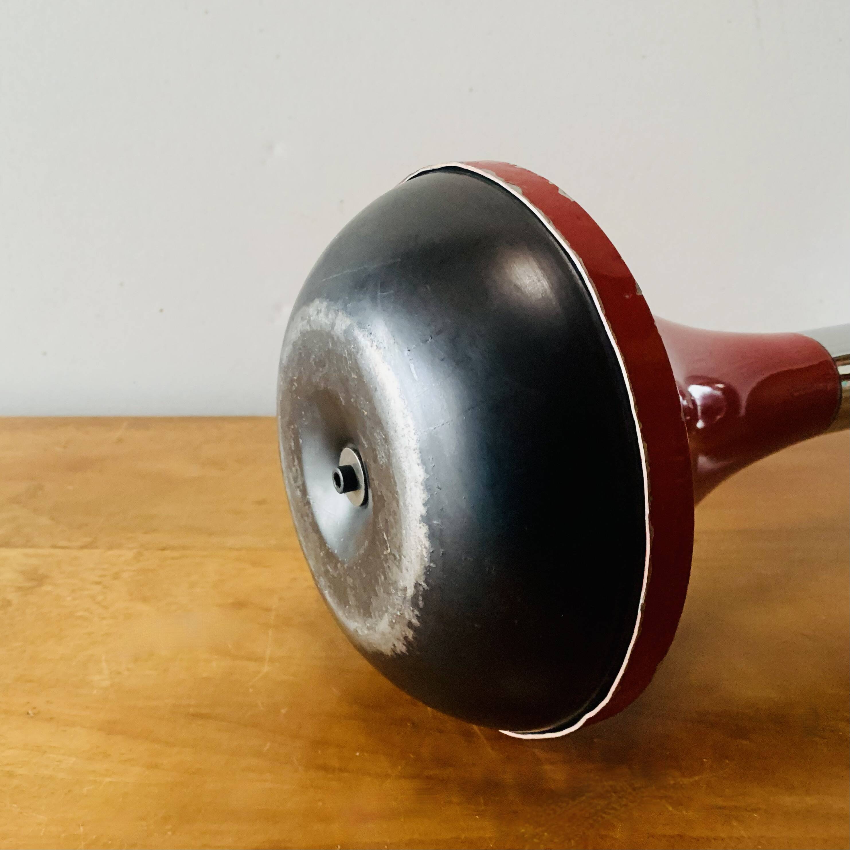Vintage tulip ashtray on foot in red and chrome steel - Space Age Design