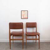 Pair of chairs in wood and brown skaï
