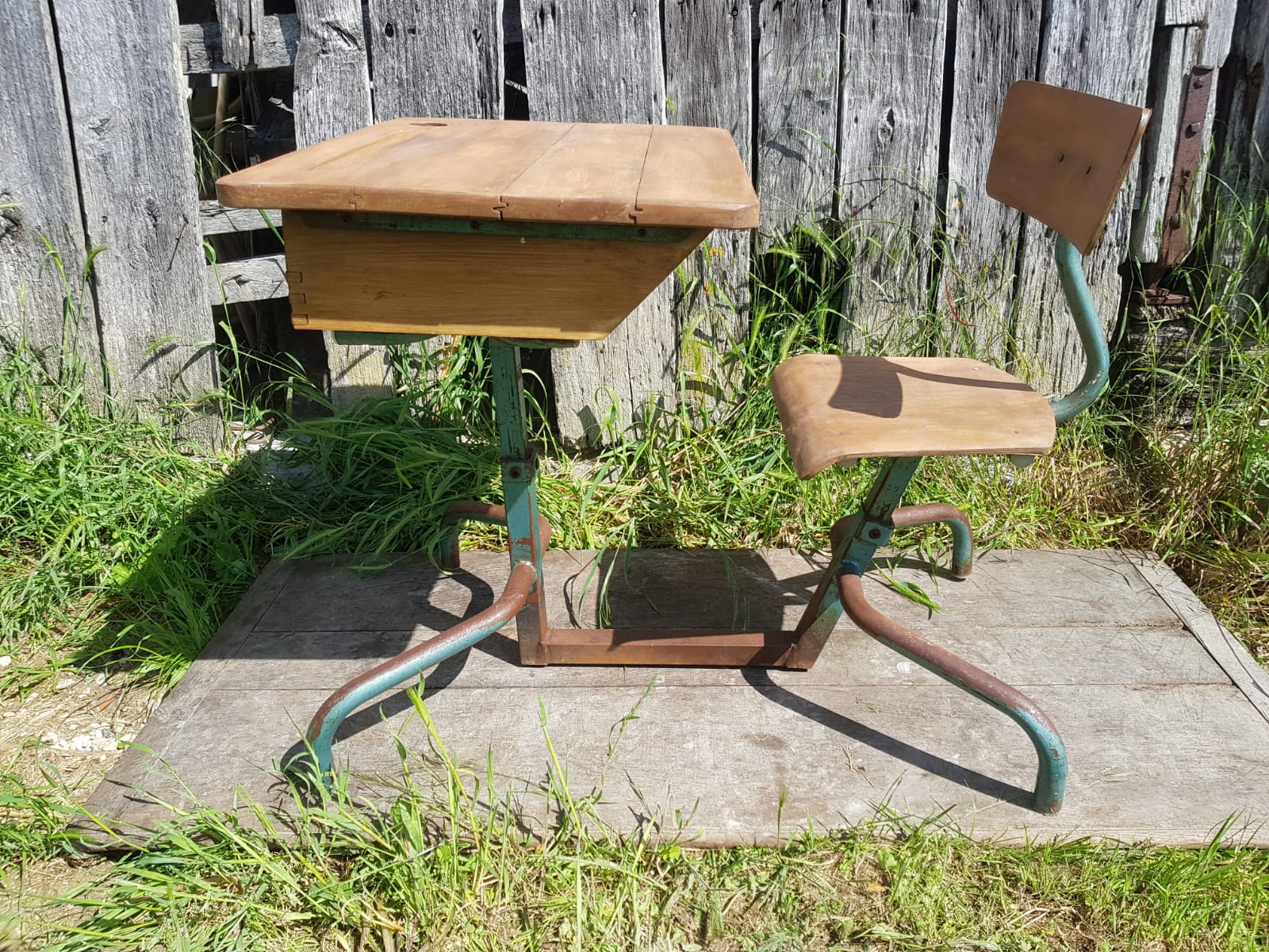 Former office children's scalable desk