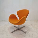 Set of 2 Swan Chairs by Arne Jacobsen and Fritz Hansen