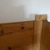 Ancienne armoire en bois massif