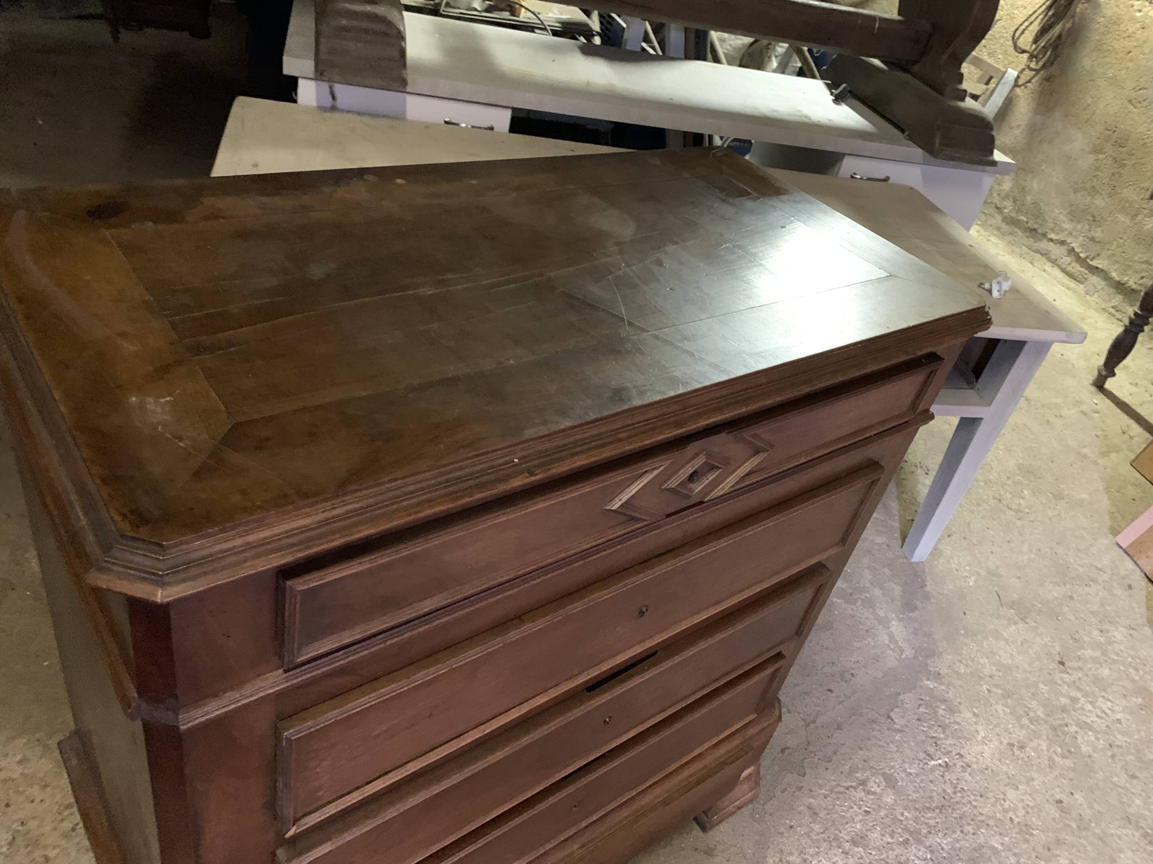 Louis Philippe dresser