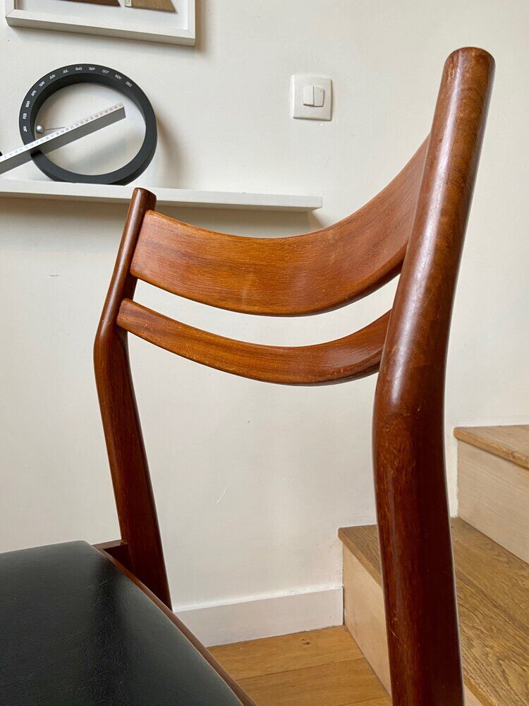 Chaise scandinave en teck et skaï noir