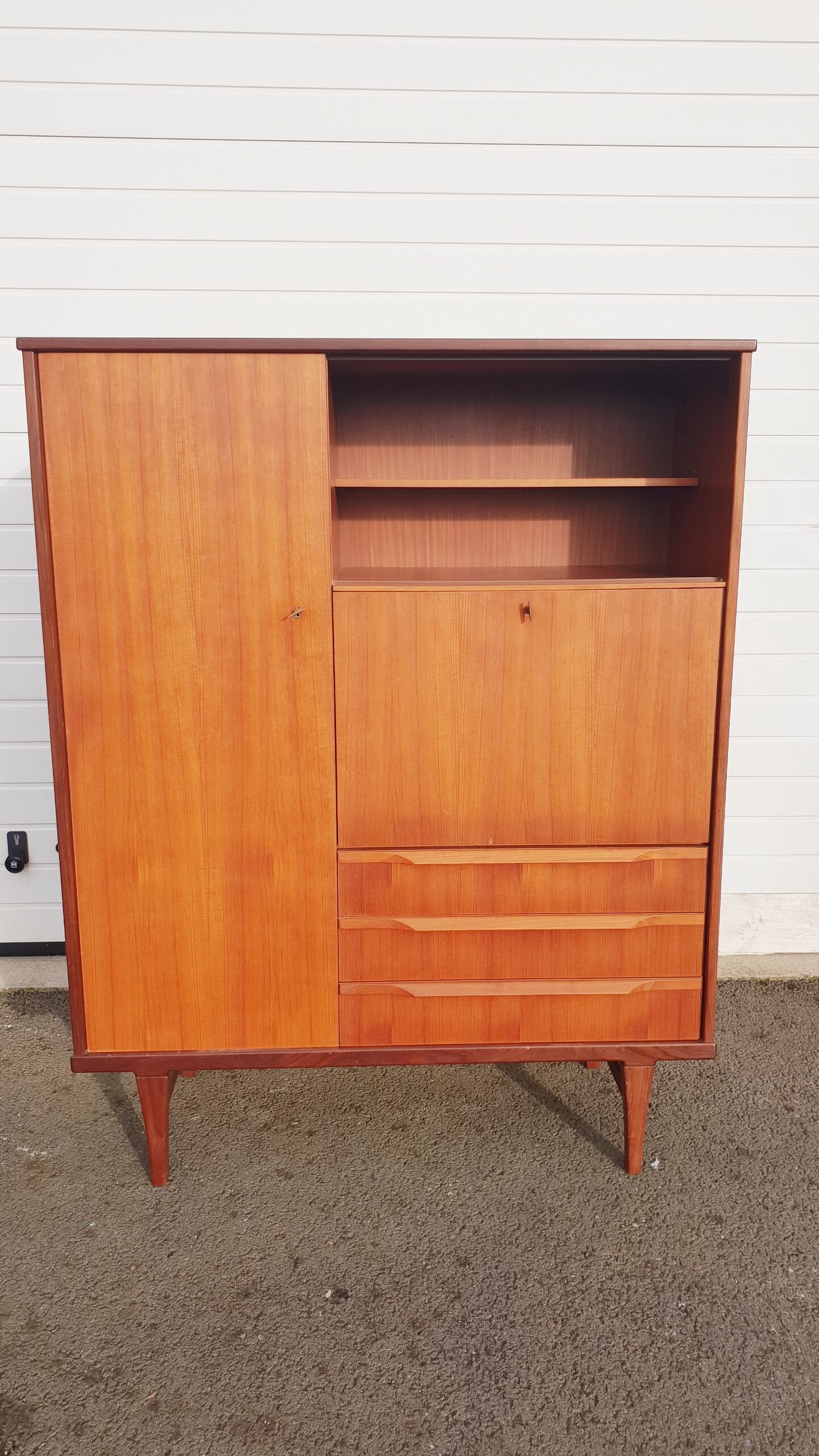 Scandinavian secretary cabinet
