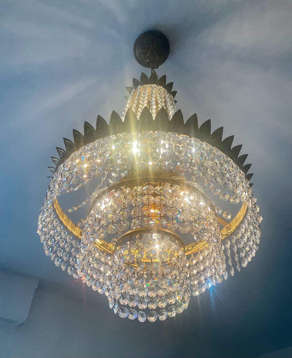 Hot air balloon chandelier in brass and crystal pendants