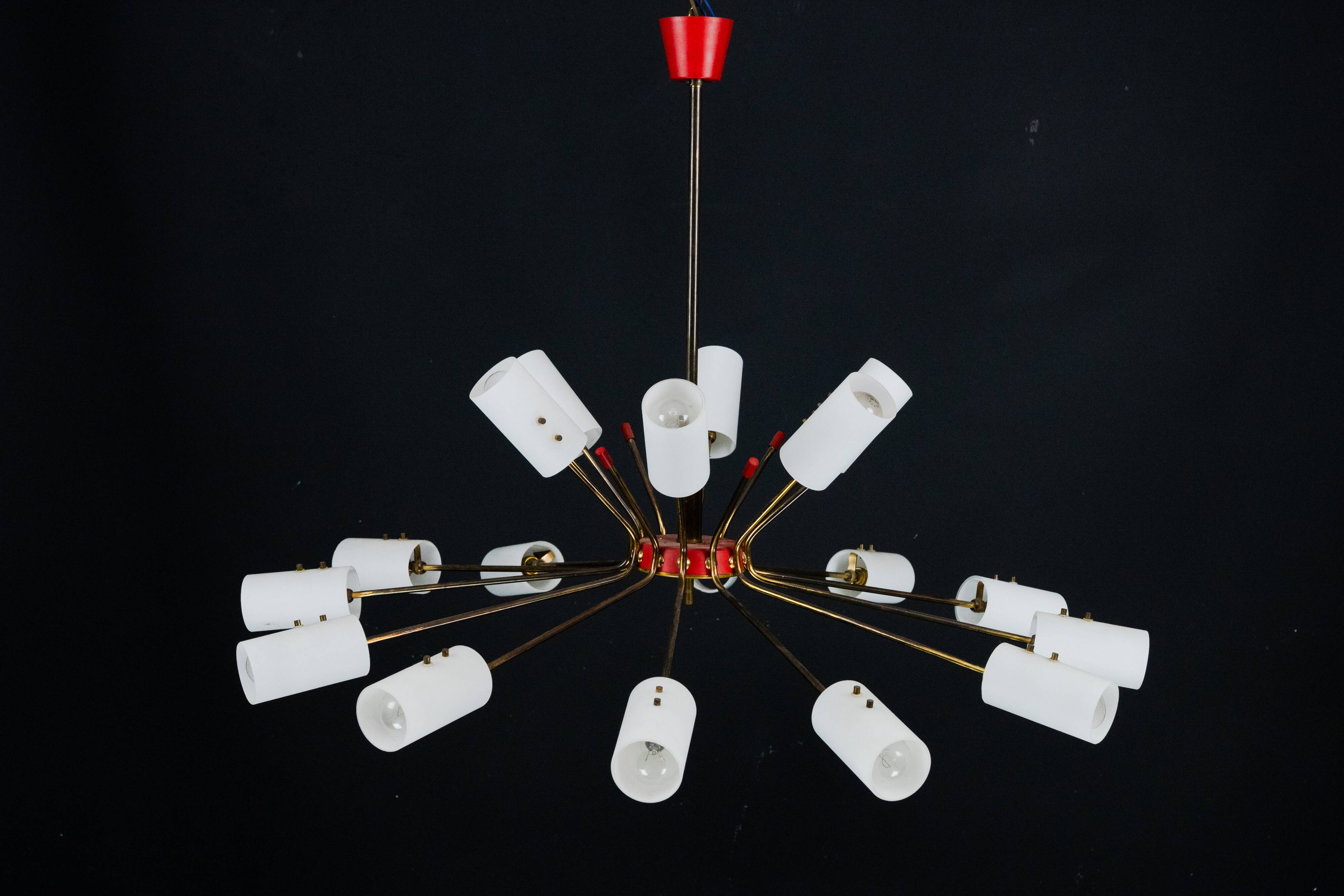 Large Mid-Century 18 arms chandelier in the manner of Arredoluce. Italy 195