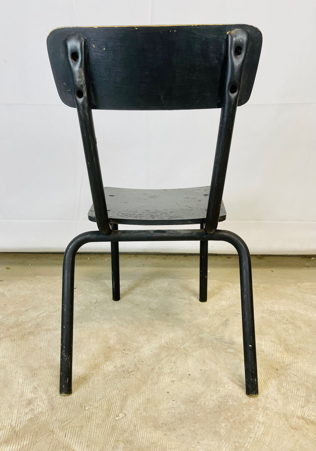 Chaise d’enfant en métal et bois