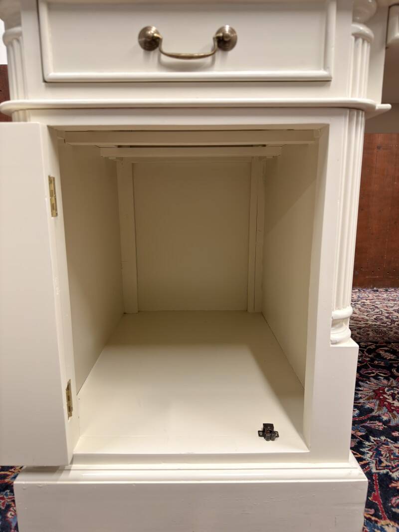 Bureau Chesterfield classique crème anglais