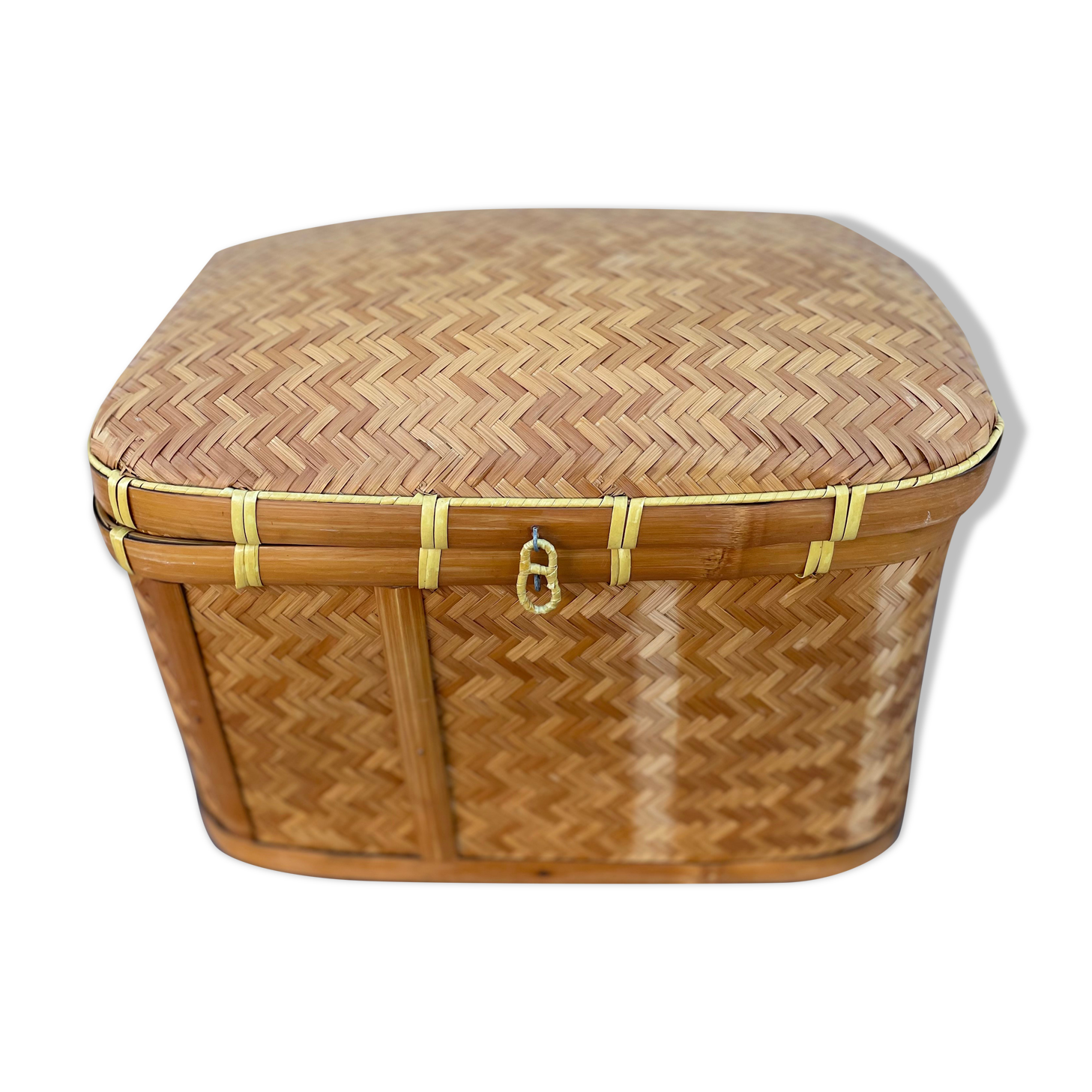 Woven rattan trunk