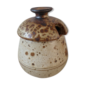 Small mustard pot in sandstone