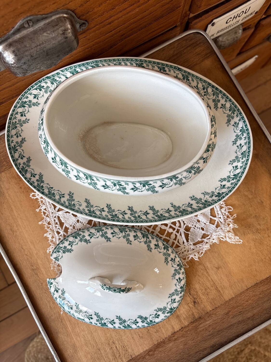 Saucière ancienne Terre de Fer et son couvercle Gien modèle Montigny