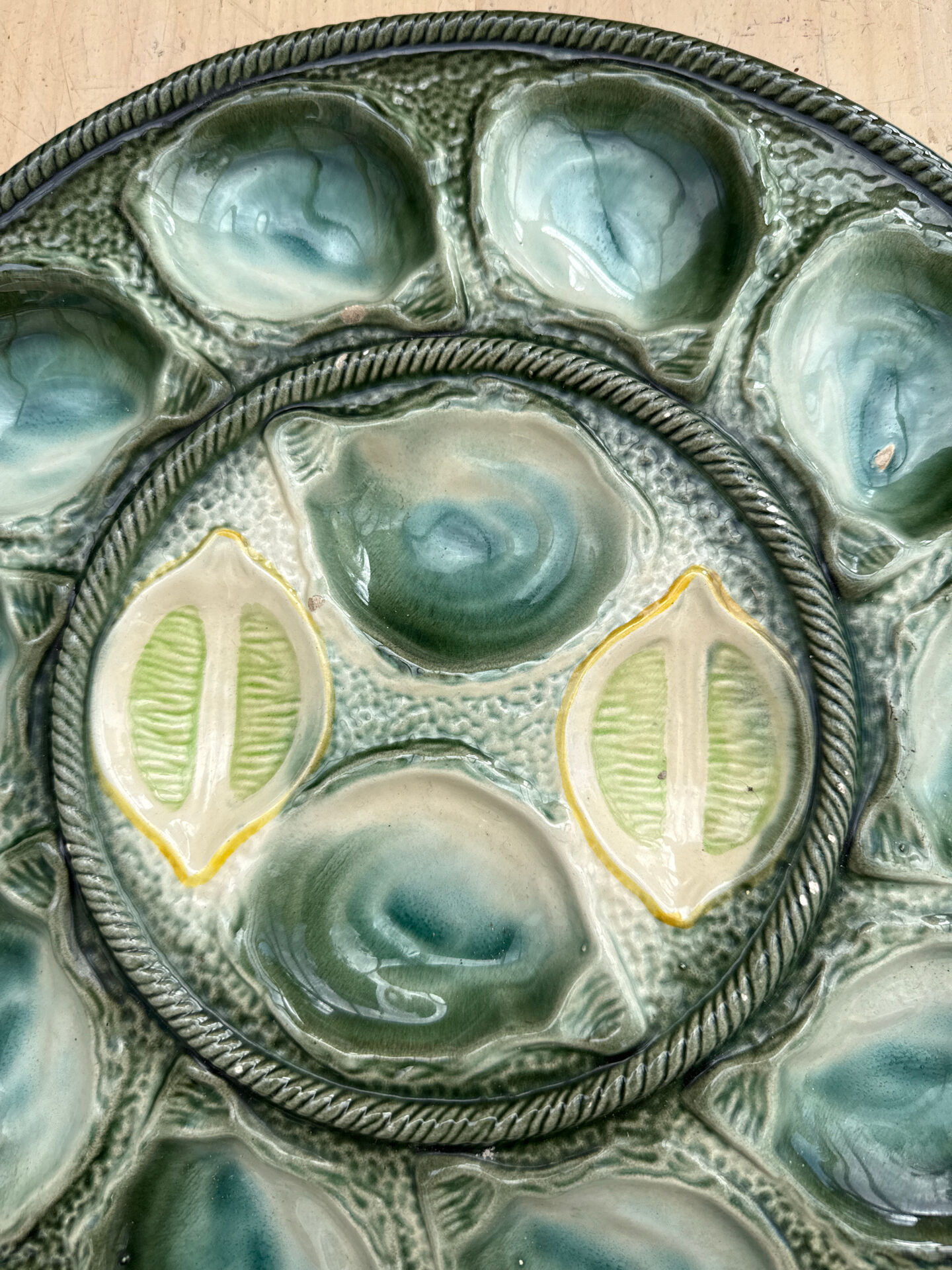 St. Clément XL oesterschaal, groen/gele majolica