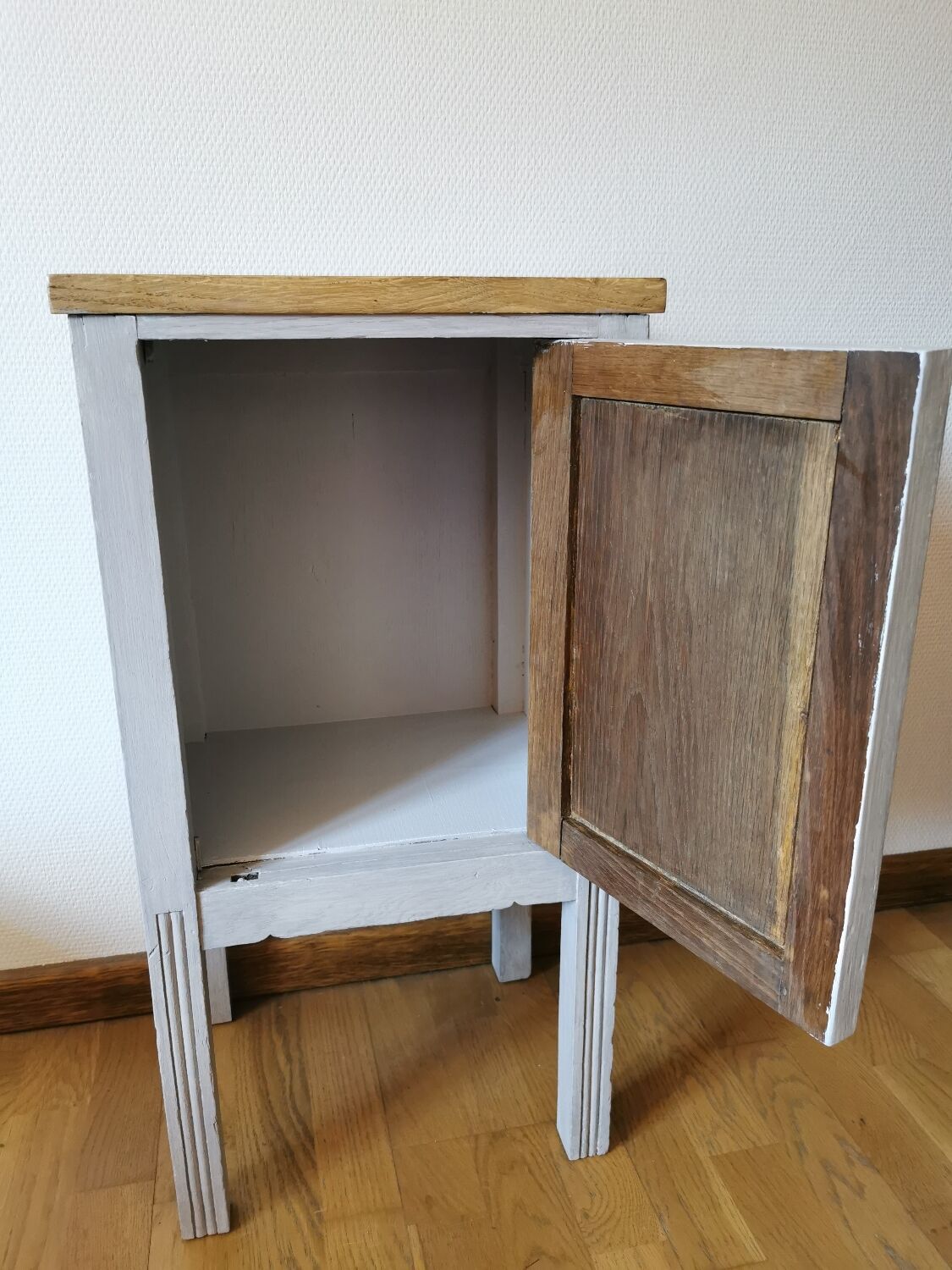 Chic country bedside