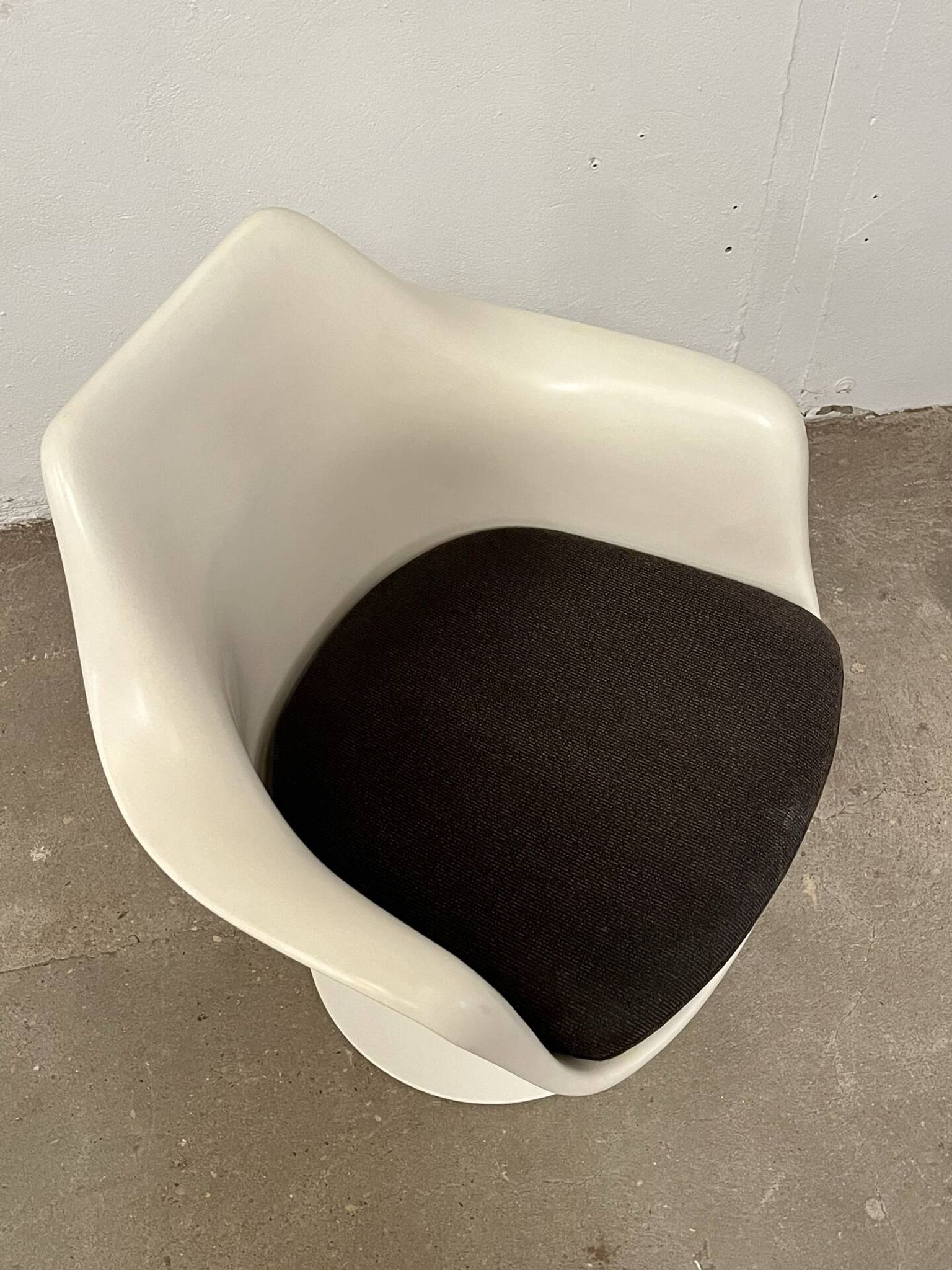 4 Tulip chairs by Eero Saarinen for Knoll
