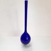 Vase soliflore en opaline bleu roi