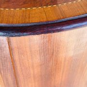 Commode style Louis XV en loupe d'orme et noyer
