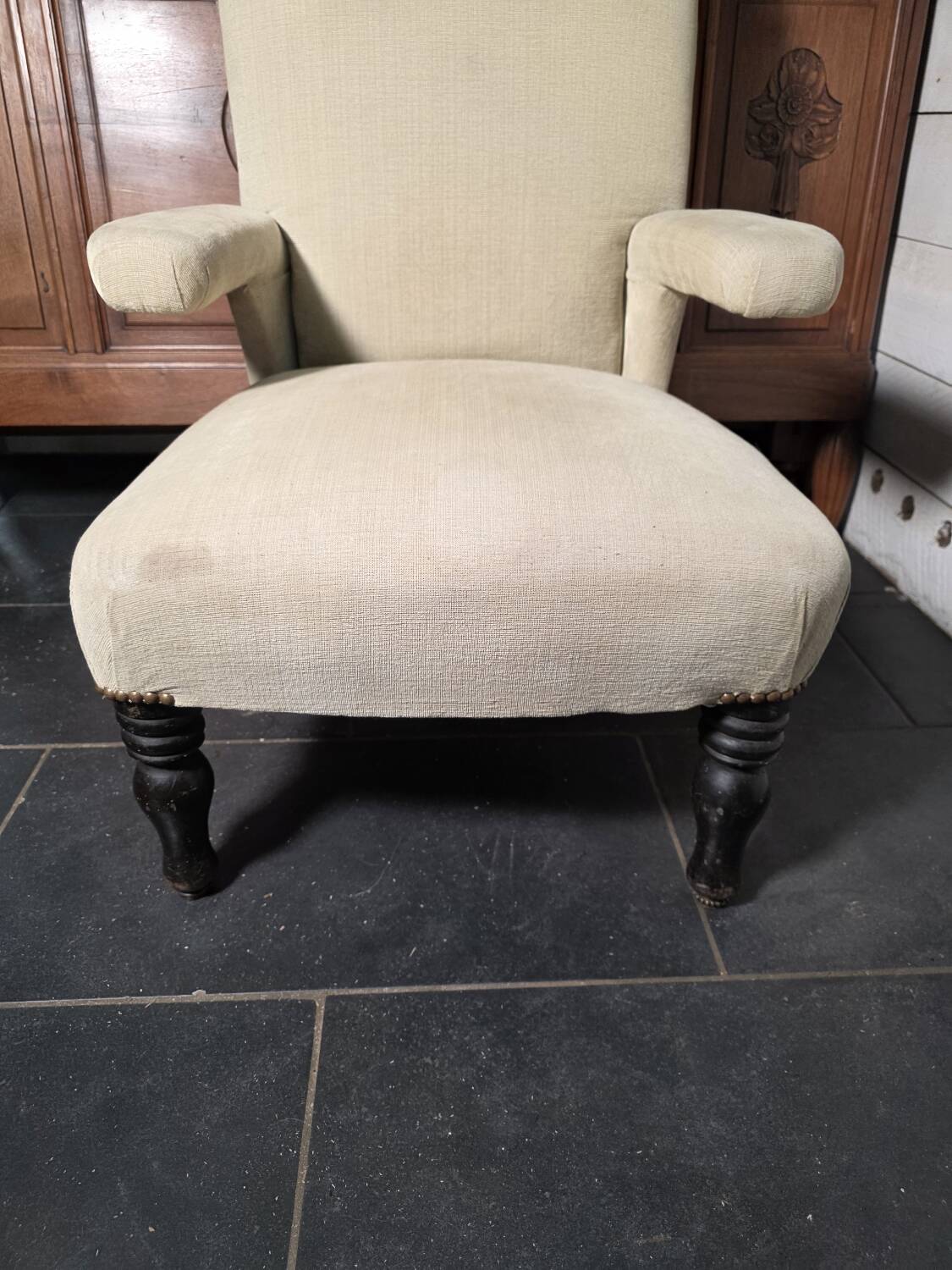 Napoleon III crapaud armchair with a reclined backrest